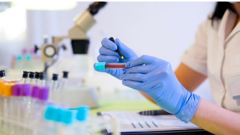  STUDIU. O formă rară de cancer ar putea fi depistată  mai devreme cu ajutorul unor simple analize de sânge