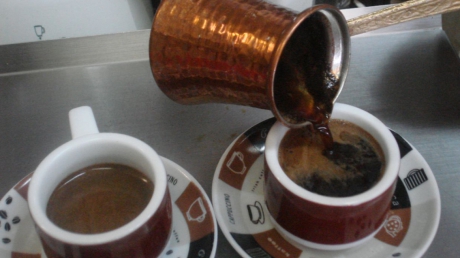 Studiu. „Percepţia gustului amărui influenţează preferinţa pentru ceai sau cafea”
