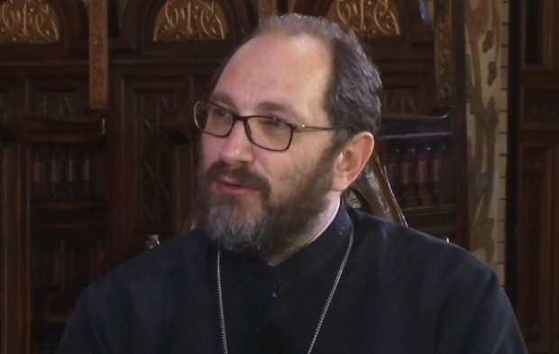 Părintele Constantin Necula: „Pentru Dumnezeu avem rugăciune, pentru rezolvatul problemelor – telefonul”