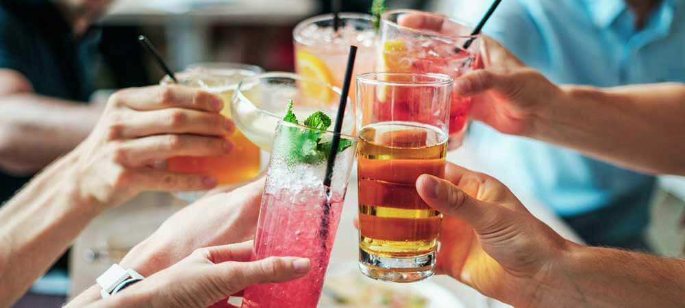 Alimentația adolescenților: consum ridicat de băuturi îndulcite și aport redus de fructe și legume