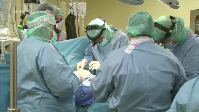 Brașov. Operaţie de protezare valvulară aortică minim invazivă, realizată în premieră
