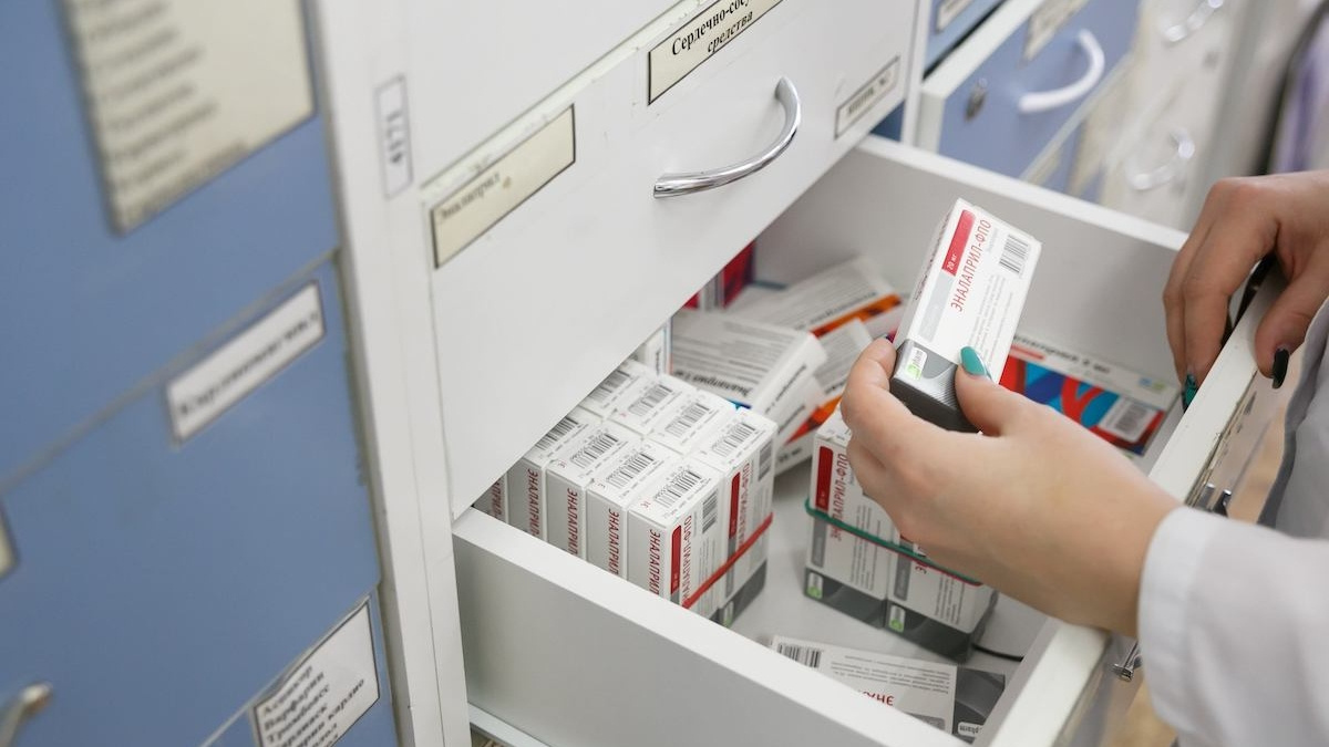 De la 1 aprilie, persoanele asigurate pot ridica medicamentele prescrise de la orice farmacie