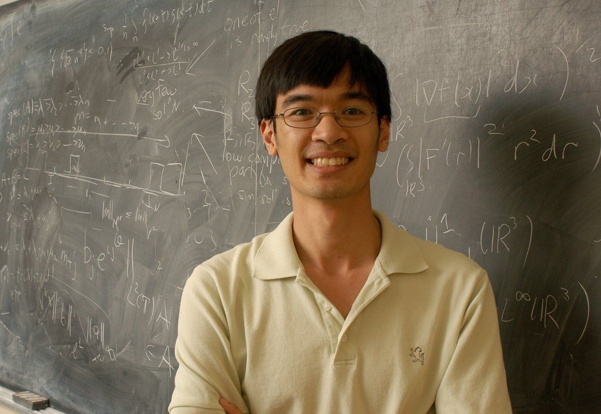 Un matematician este considerat cel mai inteligent om de pe pământ. Nu este niciodată stresat sau indispus