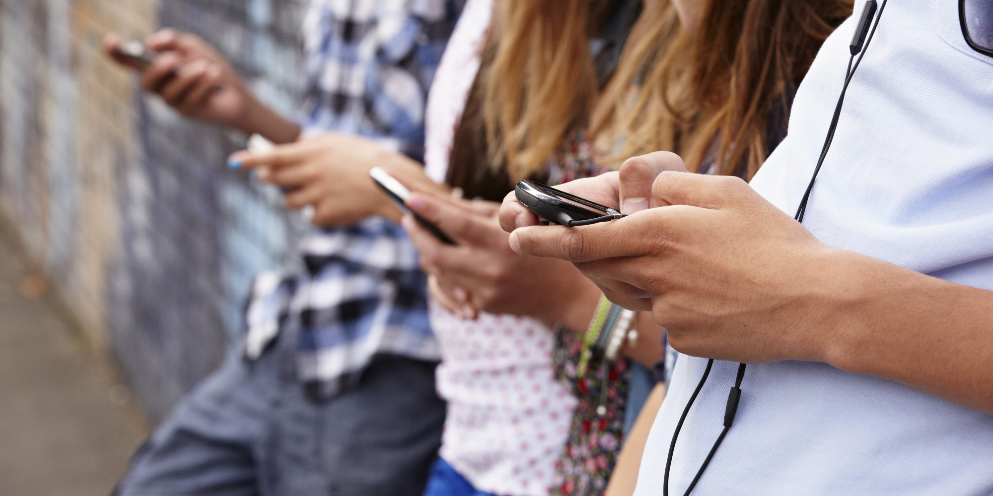 Provocările cu care se confruntă adolescenții în social media