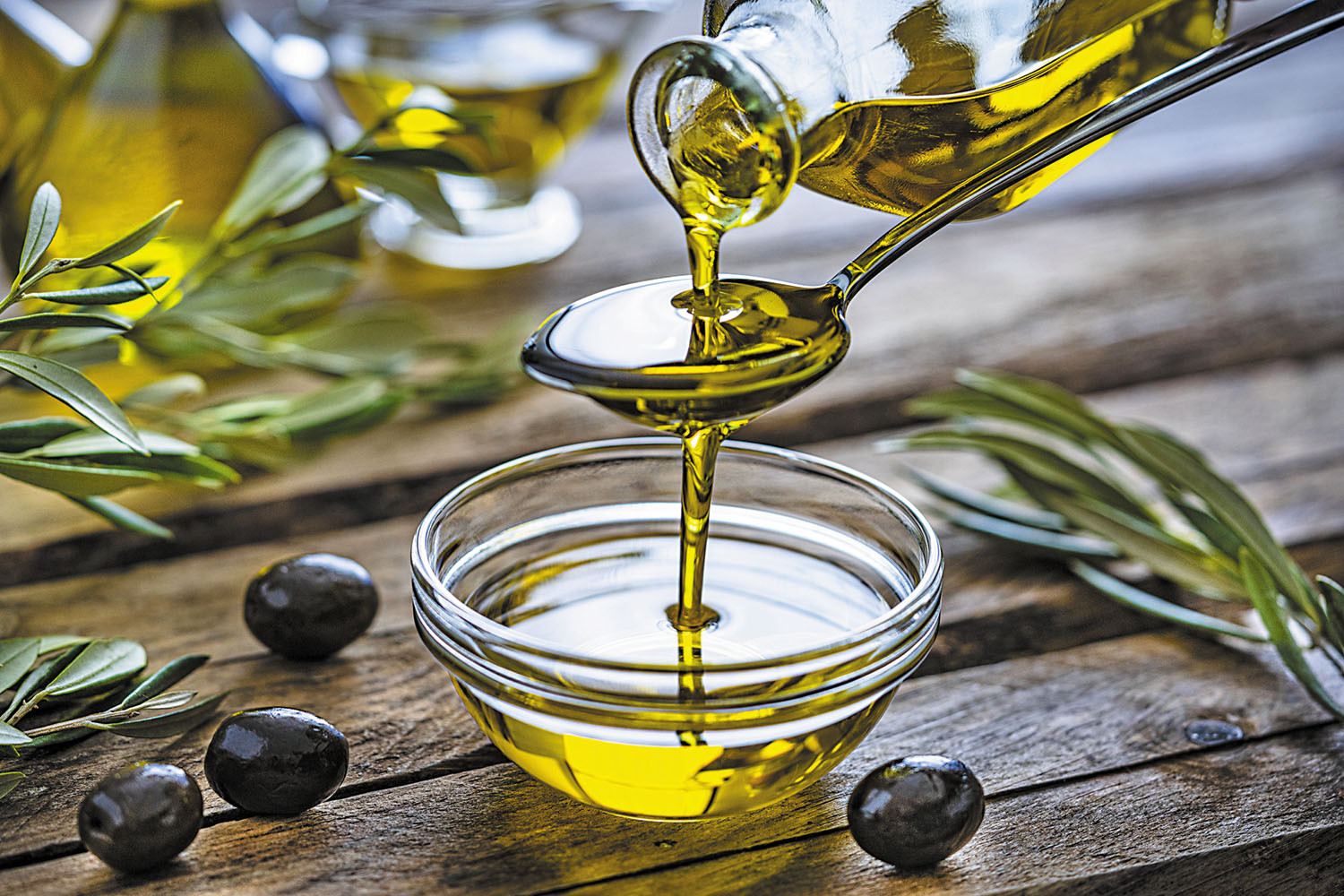 Folosiți uleiul de măsline de fiecare dată când puteți, ca înlocuitor al grăsimilor saturate. Studiu