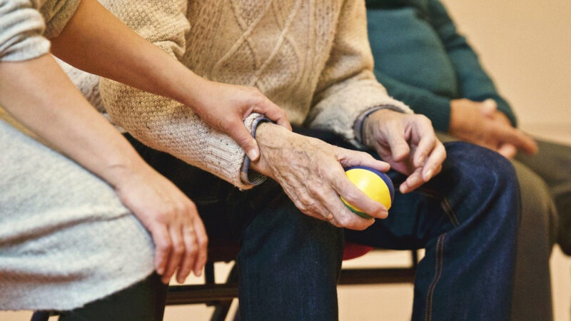 Ce indică somnolența excesivă în cursul zilei la adulții în vârstă. Studiu