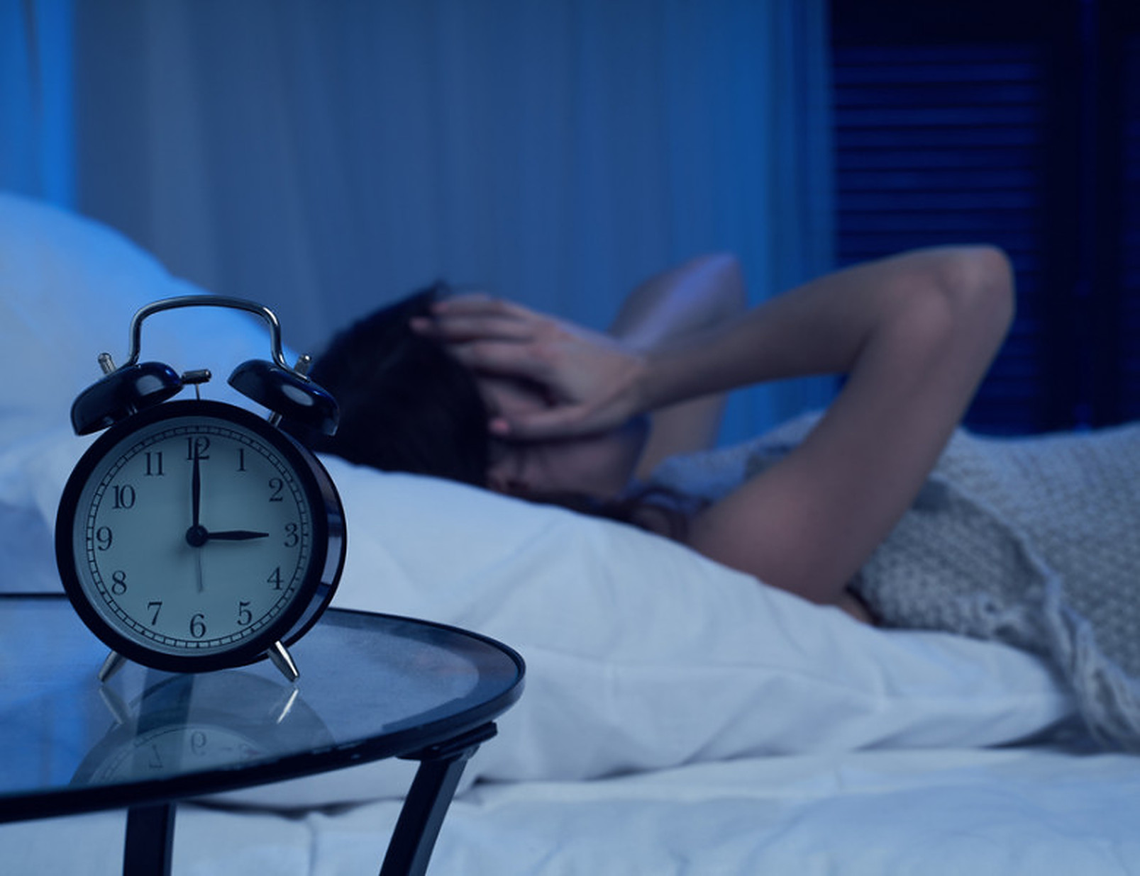 Ce se întâmplă dacă vă treziți înainte de alarmă. Sfaturi de la trei experți în somn