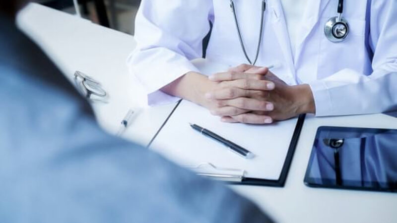 „Pacienţii cu cancer fac apel la bioenergie, ceaiuri de plante, sfecla roşie, bicarbonat de sodiu, icre. Medicamentul minune nu există deocamdată”