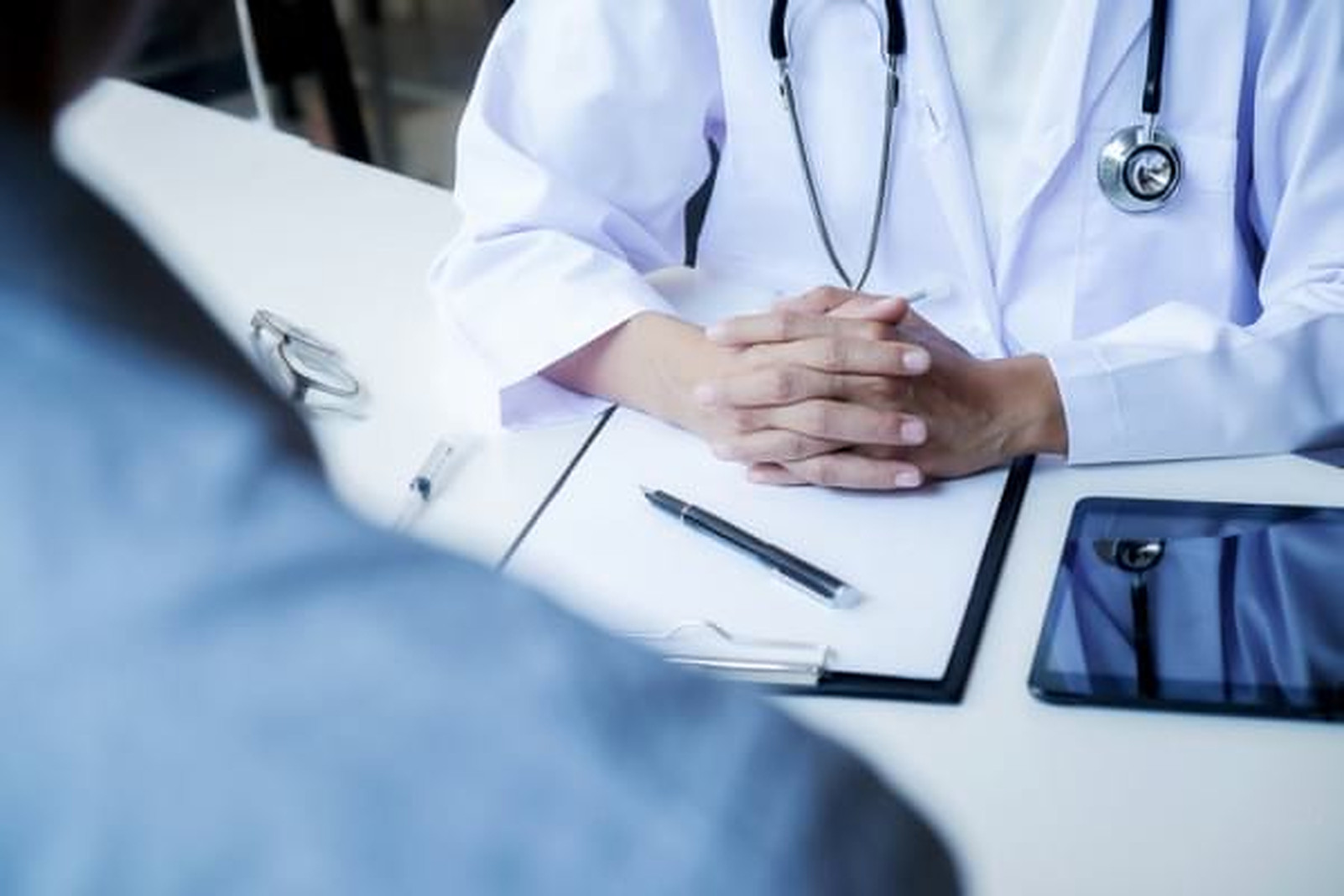„Pacienţii cu cancer fac apel la bioenergie, ceaiuri de plante, sfecla roşie, bicarbonat de sodiu, icre. Medicamentul minune nu există deocamdată”