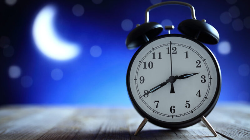 Vă chinuiți să dormiți noaptea? Inima poate plăti prețul