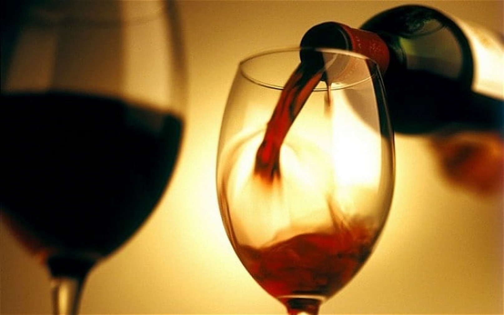 Ajută vinul la prelungirea vieții?