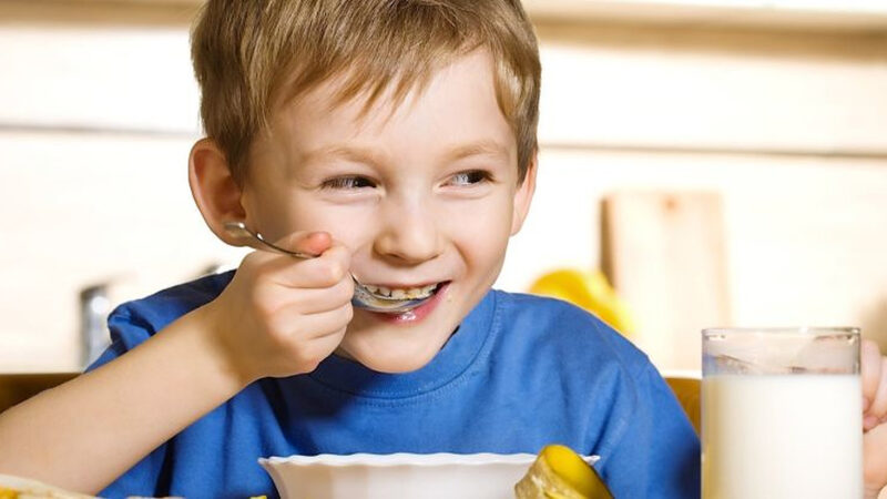 Lipsa micului dejun – unul dintre cele mai nesănătoase obiceiuri alimentare la şcolari