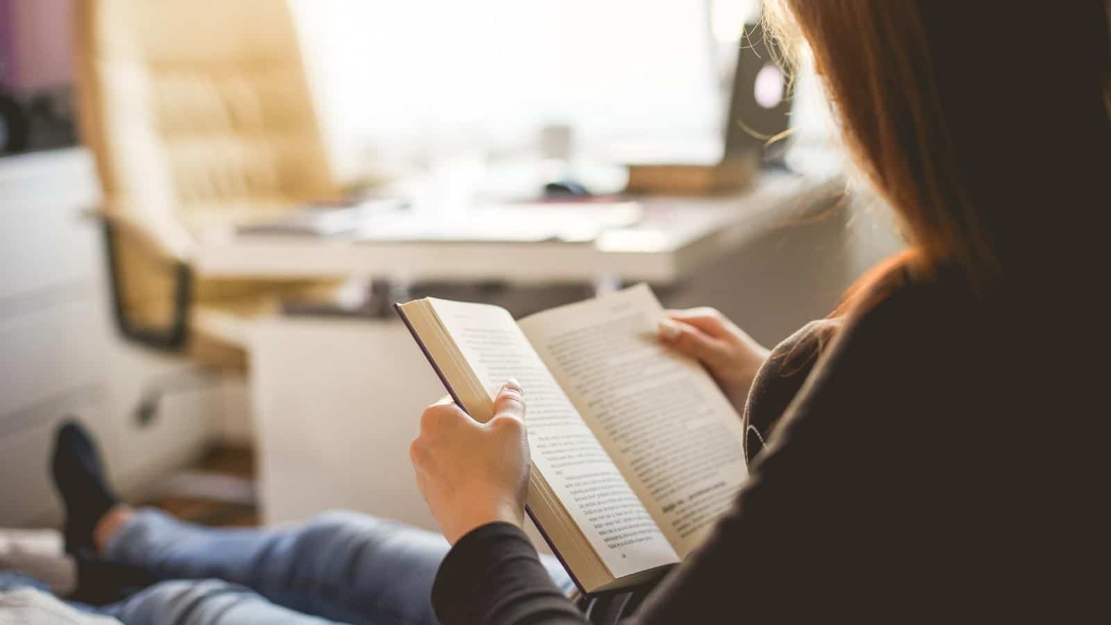 Cărțile tipărite favorizează înțelegerea profundă, lectura digitală rămâne superficială