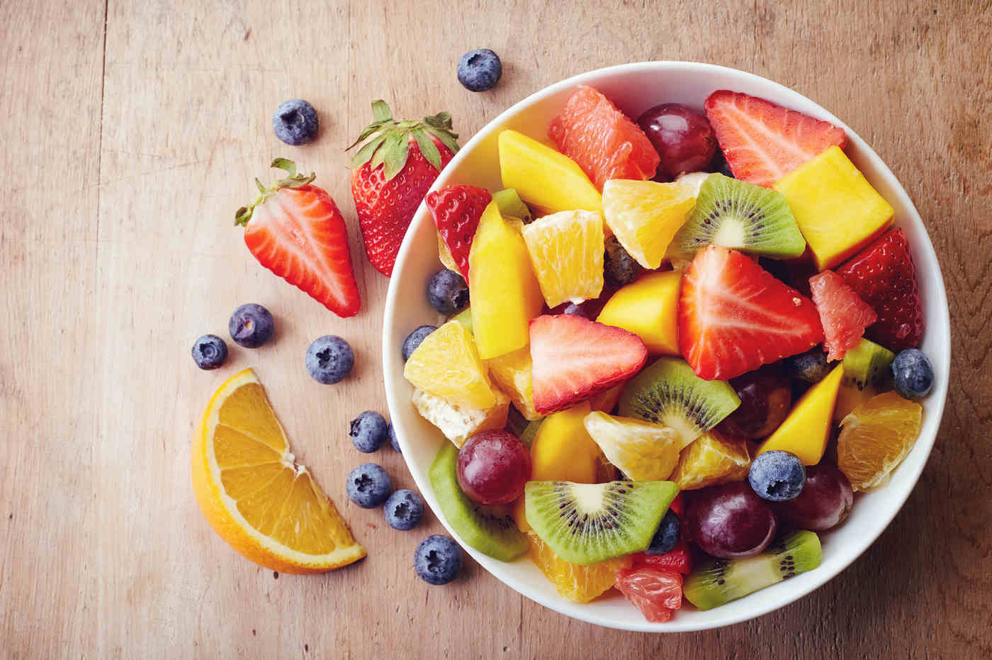 Fructe întregi sau sucuri. Diferența, explicată de un profesor de nutriție de la Harvard