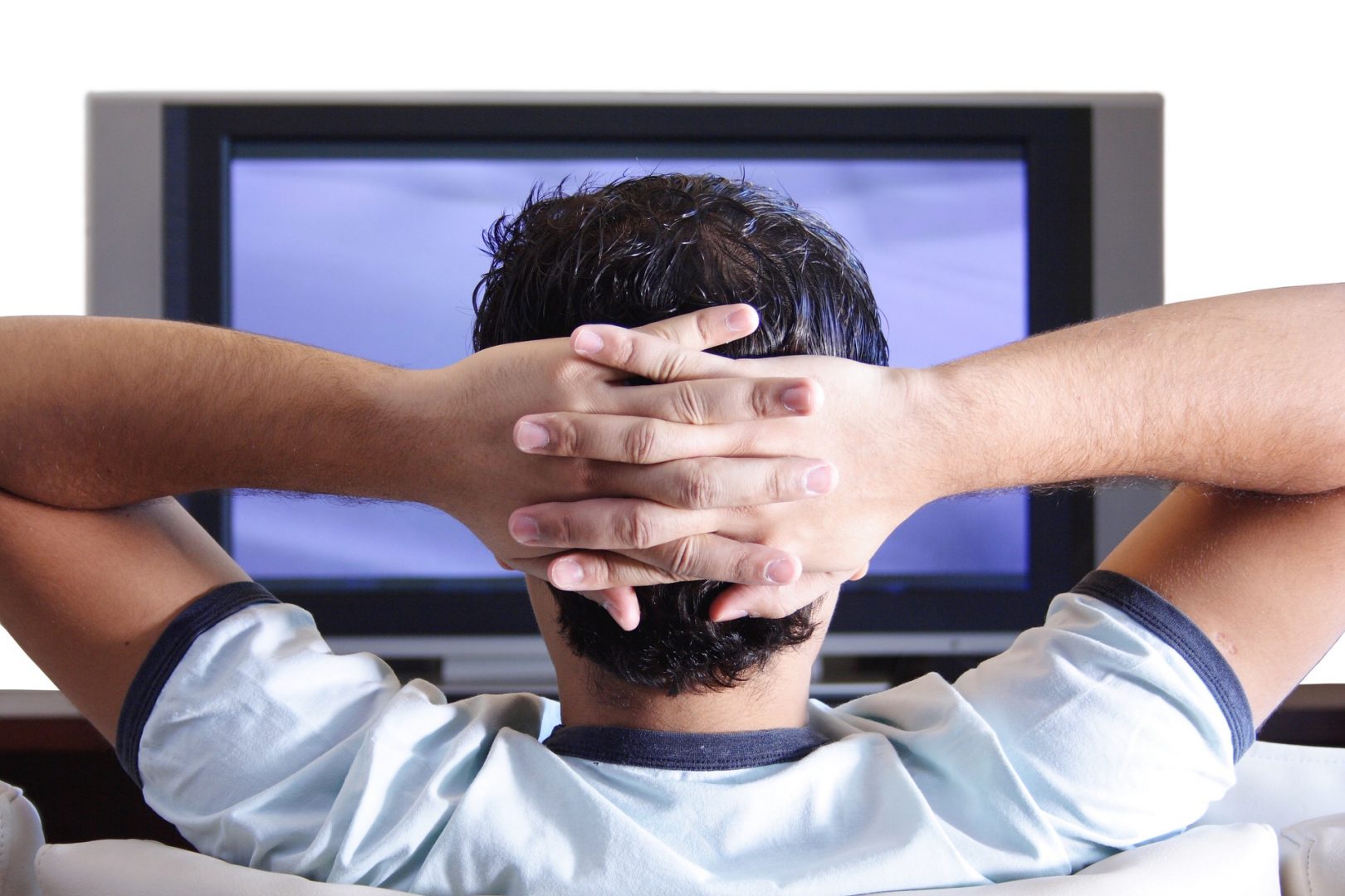 Televizorul, mai dăunător pentru creier decât cititul sau jocurile de cărți. Studiu
