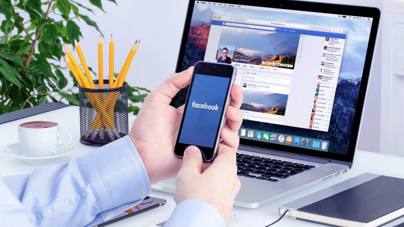 Rețelele de socializare nu înlocuiesc prieteniile reale. Interacțiunile online pot accentua sentimentul de singurătate. Studiu