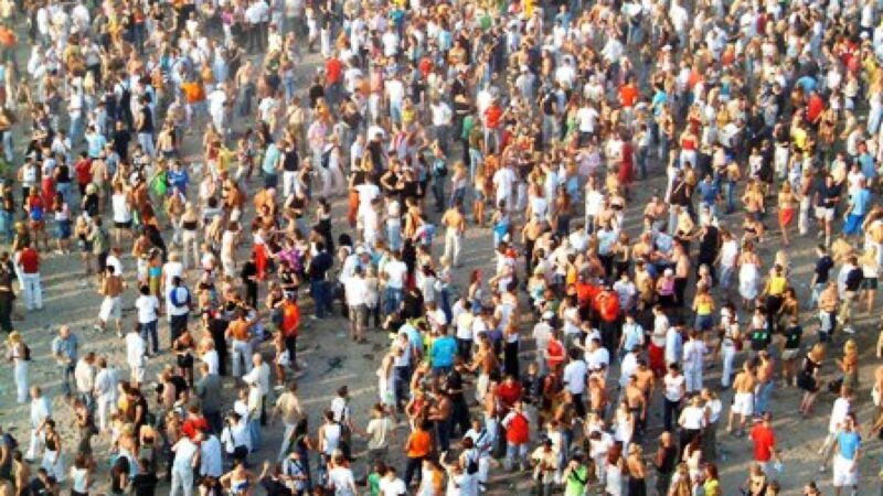 Mersul nostru nu e întâmplător, preferăm stânga. Studiu
