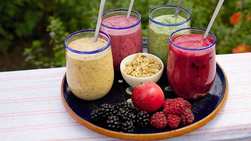 Fruct întreg, suc sau smoothie. Care este varianta cea mai bună pentru sănătate