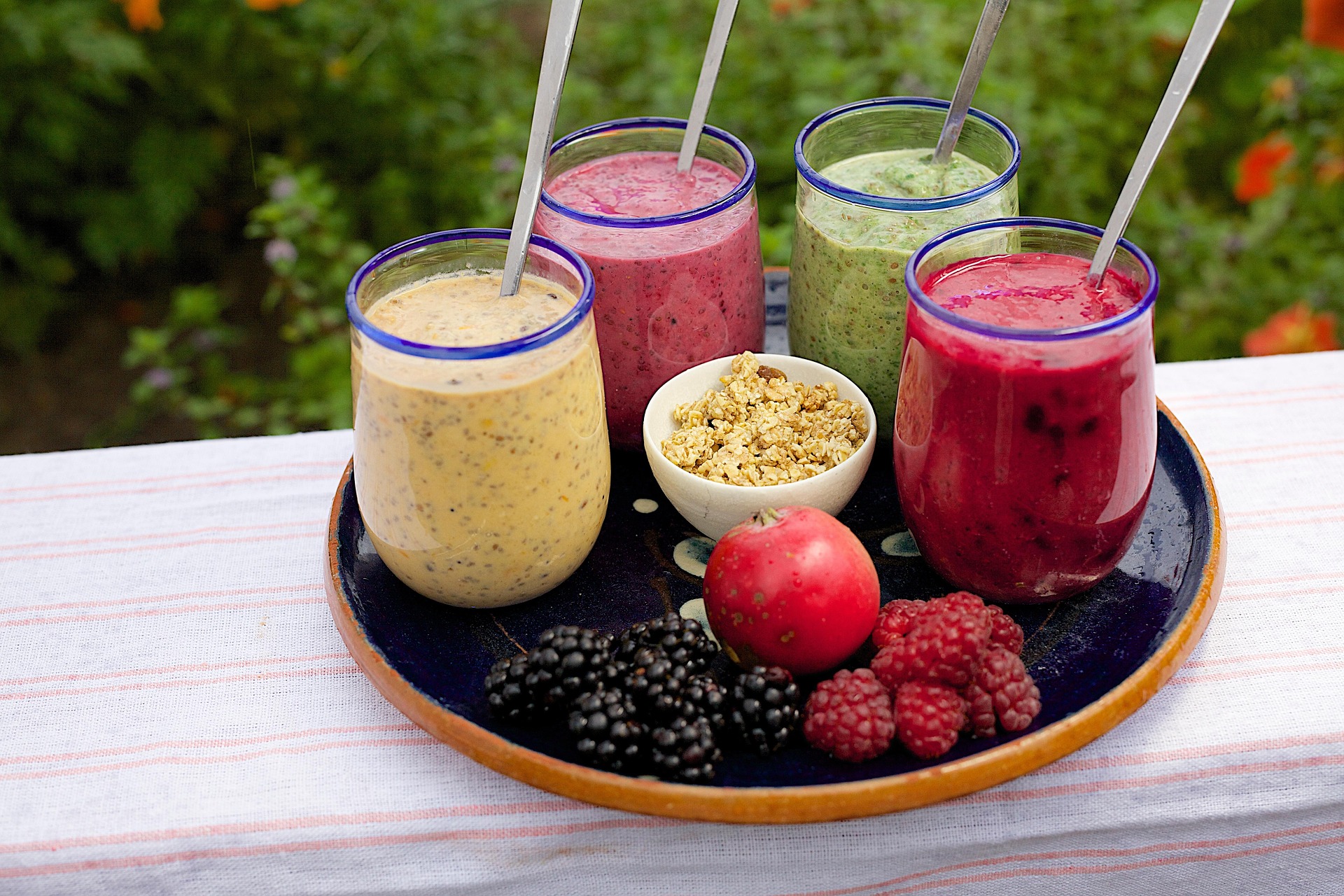 Fruct întreg, suc sau smoothie. Care este varianta cea mai bună pentru sănătate