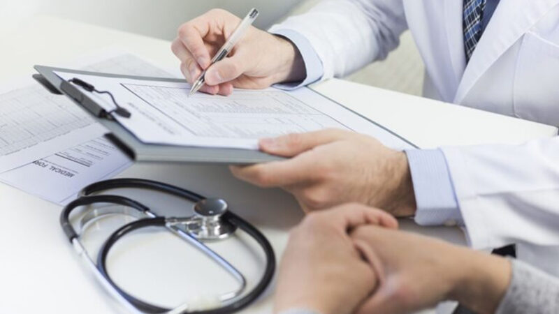 Fişele medicale, redactate cu ajutorul AI. Cât de uşor pot apărea erori în dosarul pacientului