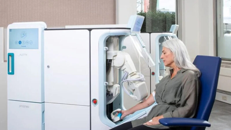 Robot pentru recoltarea sângelui, autorizat de FDA. Cum funcționează sistemul Aletta