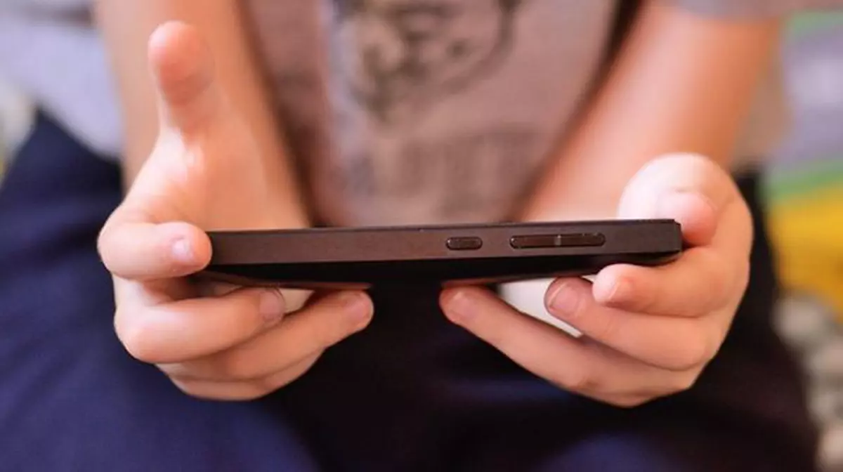 Telefonul luat din mâna copilului. Motivul din spatele conflictelor care urmează