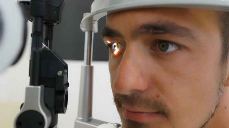 AI a intrat într-o clinică oftalmologică. Testul a arătat limitele inteligenței artificiale în medicină